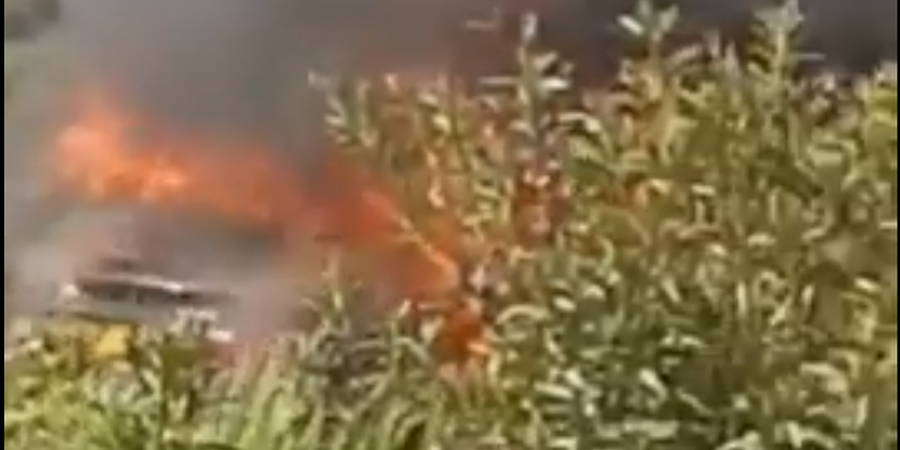 Α/ΔΡΟΜΟΣ: Η στιγμή που το όχημα τυλίγεται στις φλόγες – Πρόλαβαν και κατέβηκαν - VIDEO