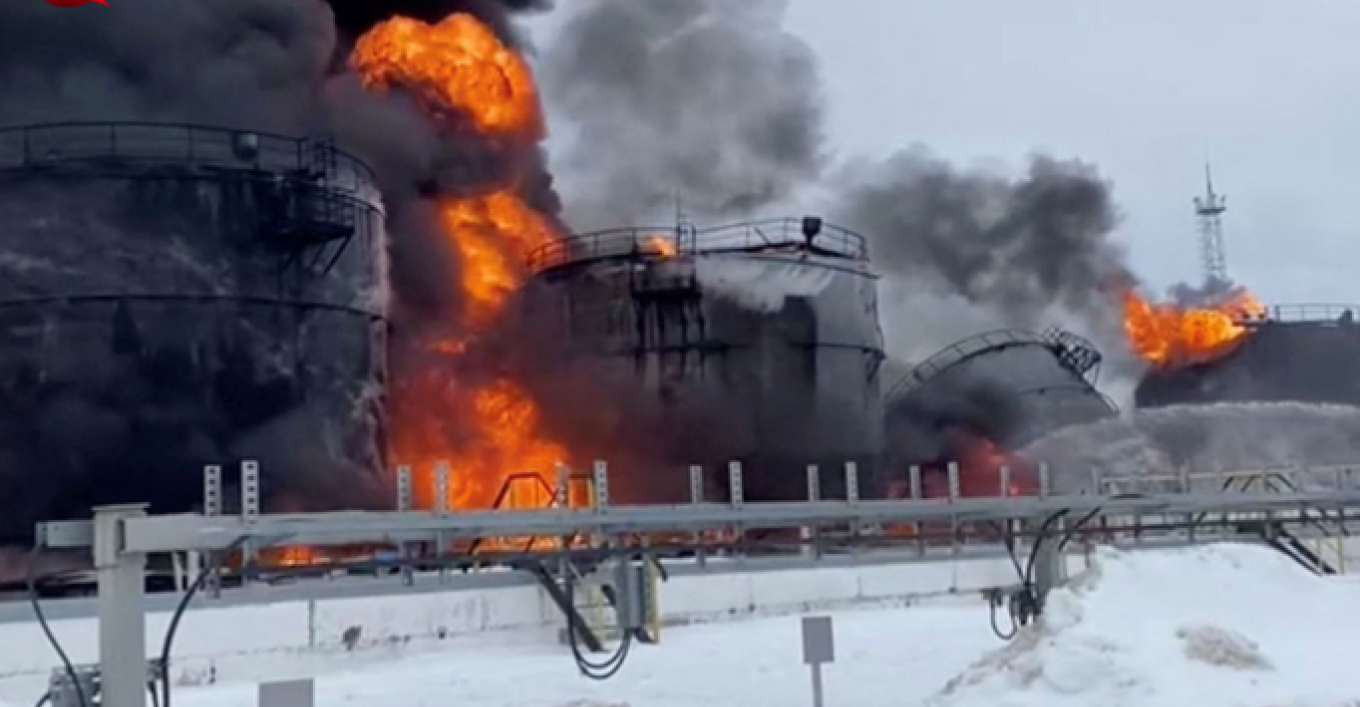 Διέκοψε προσωρινά τη λειτουργία του ένα από τα μεγαλύτερα διυλιστήρια της Ρωσίας μετά από ουκρανικό χτύπημα