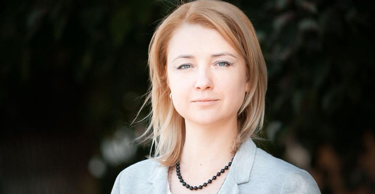 Ποια είναι η 40χρονη δημοσιογράφος και μητέρα τριών παιδιών που θέλει να «ρίξει» τον Πούτιν από την εξουσία