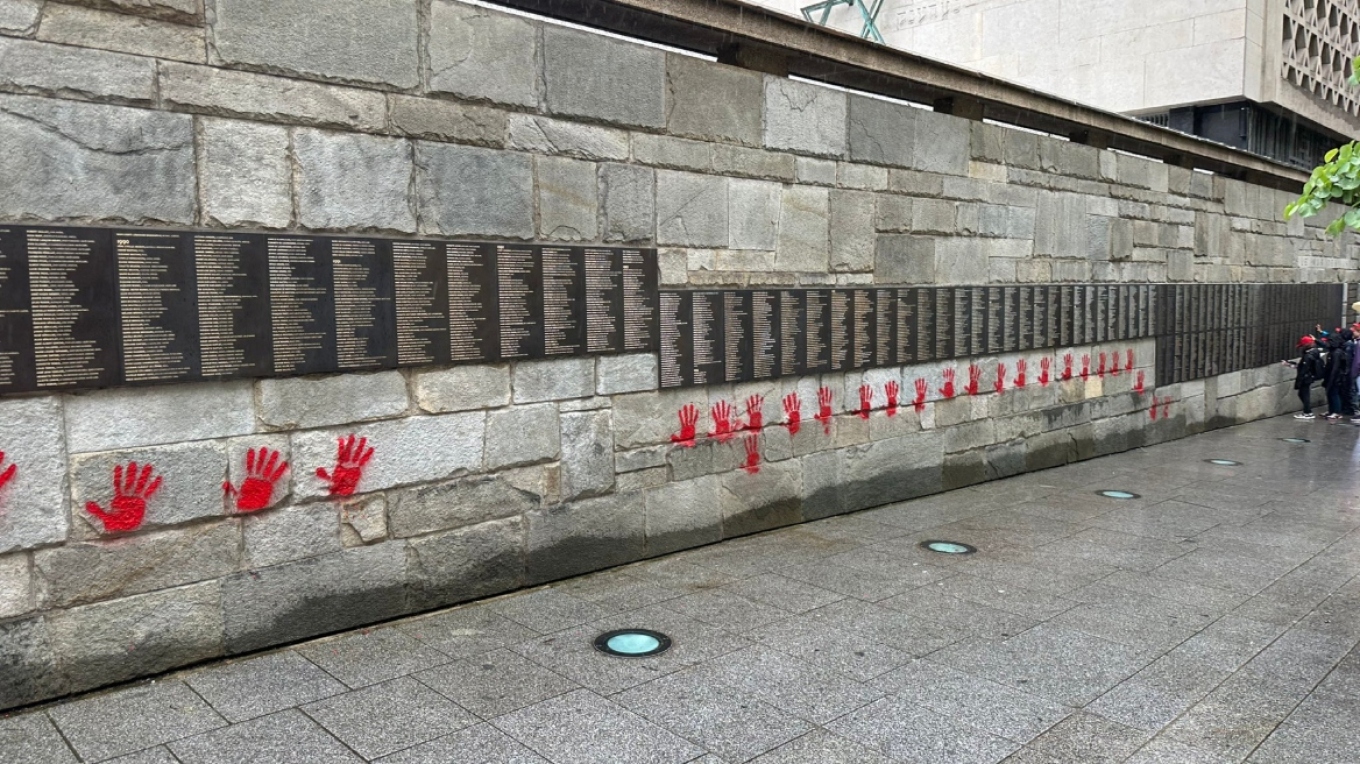 Έρευνα για το γκράφιτι στο μνημείου του Ολοκαυτώματος στο Παρίσι - «Πράξη απεχθούς αντισημιτισμού» 