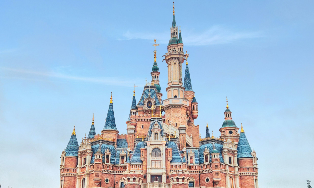 Τι σημαίνει ο «κώδικας των τριών σφυριγμάτων» στα θέρετρα της Disney