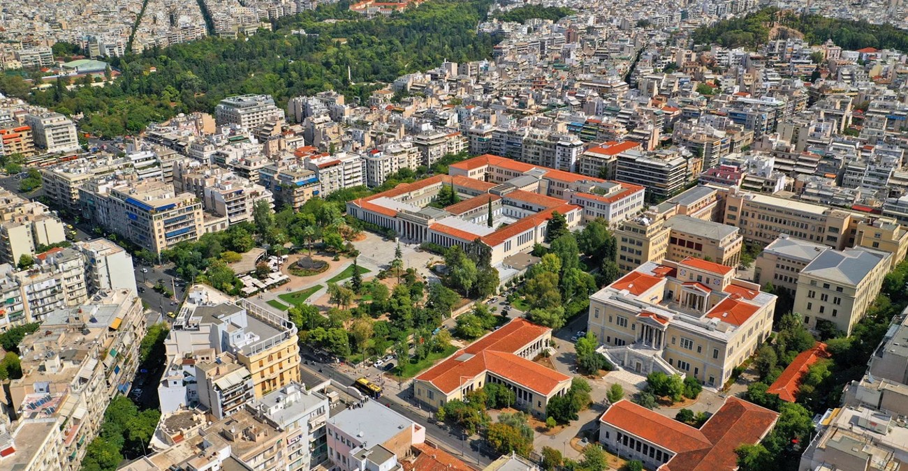 Σχεδιάζετε να σπουδάσετε στην Ελλάδα; Δείτε πόσα πάει το ενοίκιο - Μονόδρομος η συγκατοίκηση