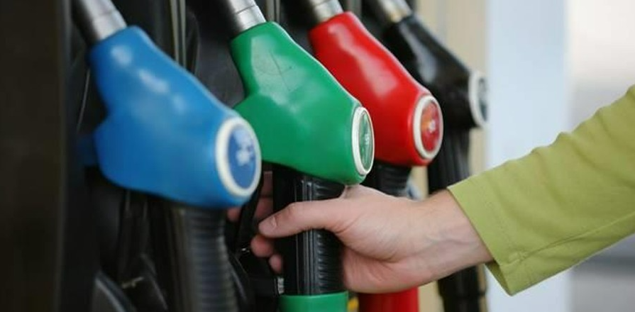 Καύσιμα: Αυξήσεις στις τιμές πριν τις γιορτές - Πού κυμαίνονται και τα φθηνότερα πρατήρια