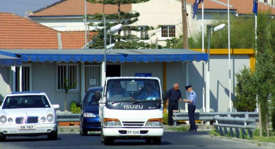 ΛΕΥΚΩΣΙΑ- ΟΔΟΦΡΑΓΜΑ: Πρόστιμο σε οδηγό ταξί που ‘ανεφοδιάστηκε’ από κατεχόμενα -Αναστάτωση και παρουσία Αστυνομίας