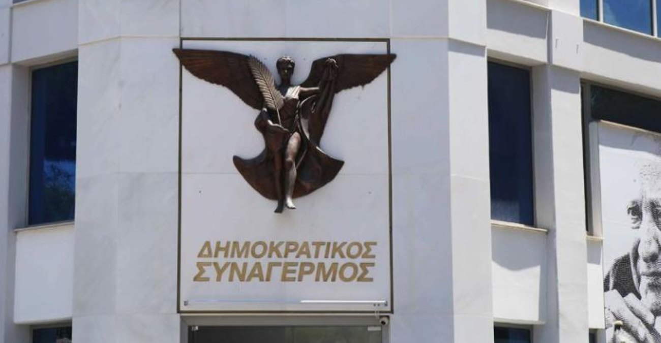 Ζημιές στα γραφεία του ΔΗΣΥ - Άγνωστοι έσπασαν τη γυάλινη πόρτα