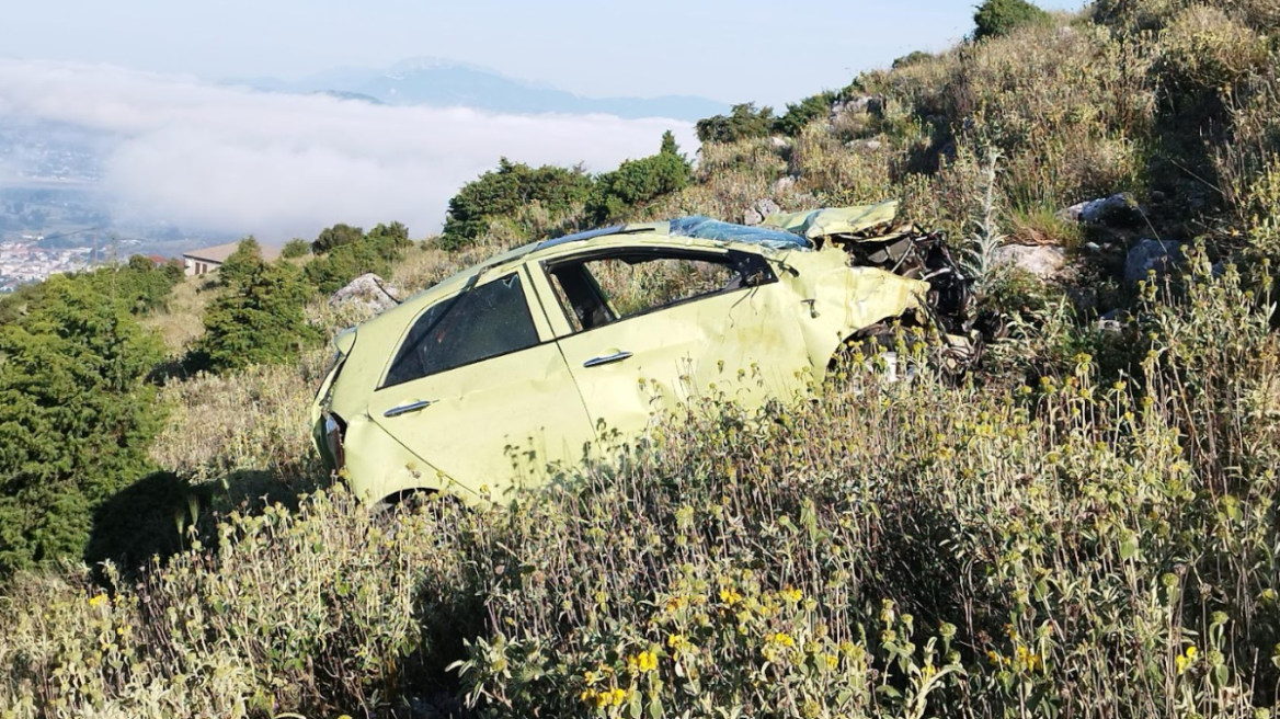 21χρονος οδηγός στα Ιωάννινα έχασε τον έλεγχο και έπεσε σε γκρεμό 