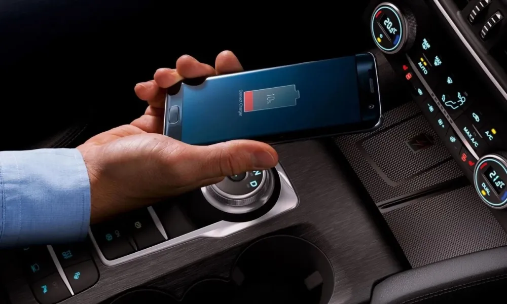 Γιατί το κινητό... καίει όταν το φορτίζεις στο αυτοκίνητο;