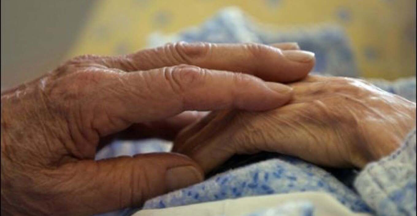 Ελλάδα: Θλίψη για ηλικιωμένο ζευγάρι που έφυγε από τη ζωή με λίγες μέρες διαφορά