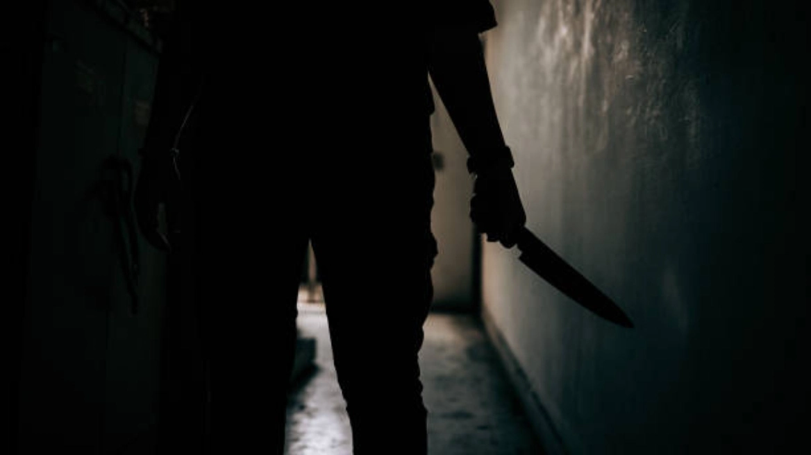 Πειραιάς: Προφυλακίστηκε η 16χρονη που μαχαίρωσε 19χρονη έξω από κλαμπ - Ελεύθερος υπό όρους ο σύντροφος της ανήλικης