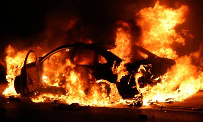ΛΕΜΕΣΟΣ: Έβαλαν φωτιά σε Porsche - Ανήκε σε 56χρονη επιχειρηματία 
