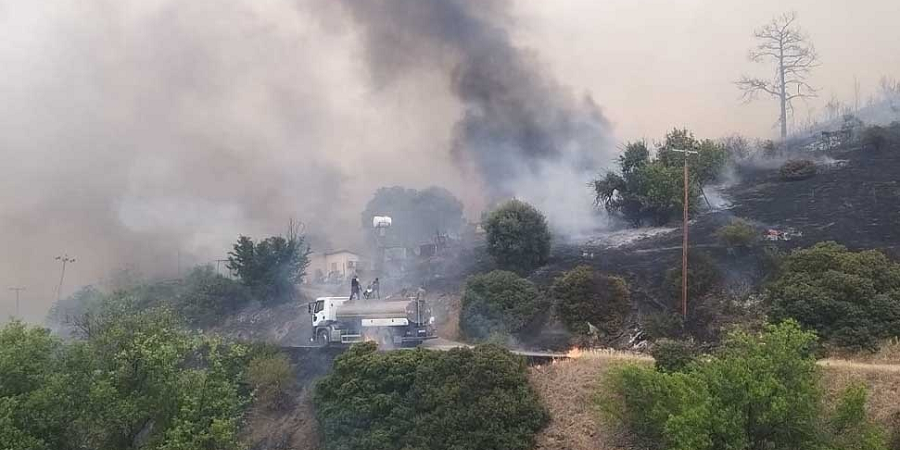 Πυρκαγιά στα κατεχόμενα: Συνδράμει αεροσκάφος του Τμήματος Δασών - «Η κατάσταση είναι πολύ δύσκολη» -  Βίντεο 