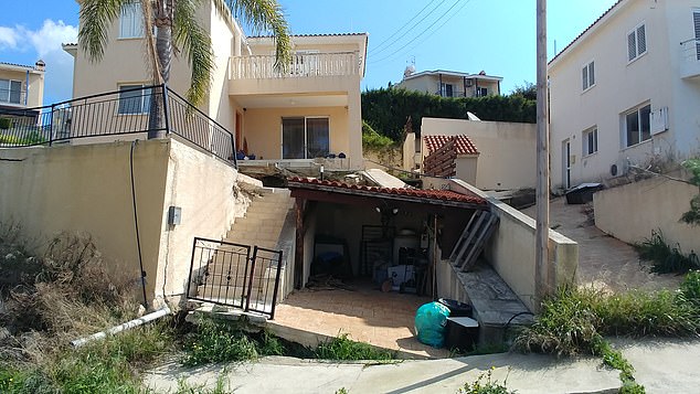 Στέλνουν στα δικαστήρια την κυπριακή κυβέρνηση – Αγωγή από Βρετανούς για κακοτεχνία στο σπίτι τους