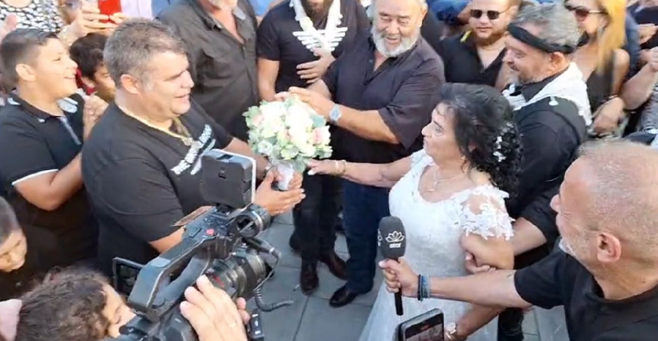 Κρήτη: Παντρεύτηκαν η 82χρονη Παρασκιώ και ο 41χρονος Κωστής - Δείτε βίντεο