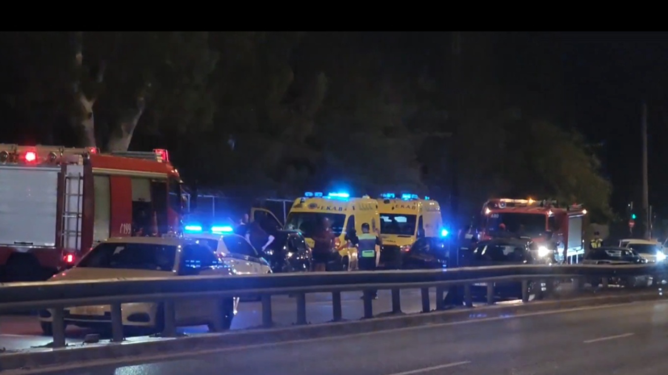 VIDEO: Καραμπόλα 7 αυτοκινήτων στην Ελλάδα - Συνελήφθη ένας οδηγός