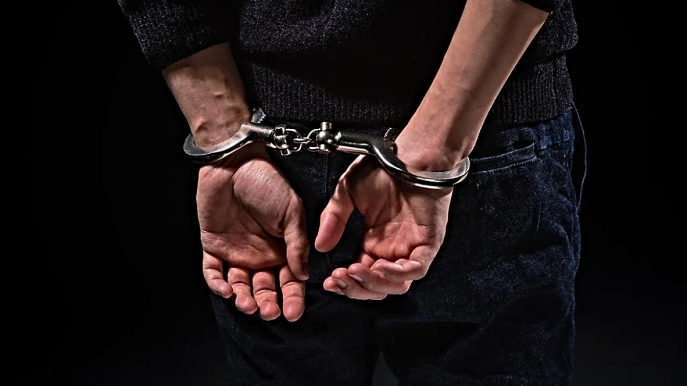 Συνελήφθη απατεώνας στη Γλυφάδα με πρόσχημα στοιχηματικές εταιρείες - Πάνω από 200.000 ευρώ η λεία του