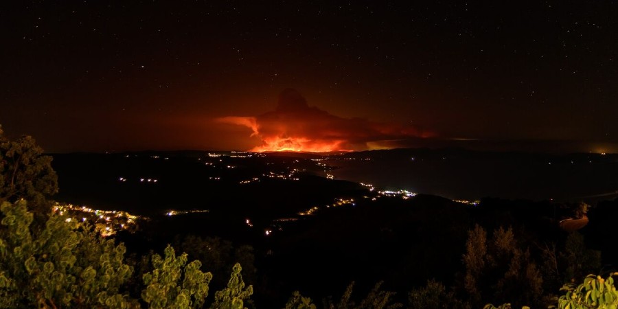 Καίγεται η Ελλάδα: Υπό έλεγχο η κατάσταση σε έξι πύρινα μέτωπα - Ολονύκτια μάχη με τις φλόγες