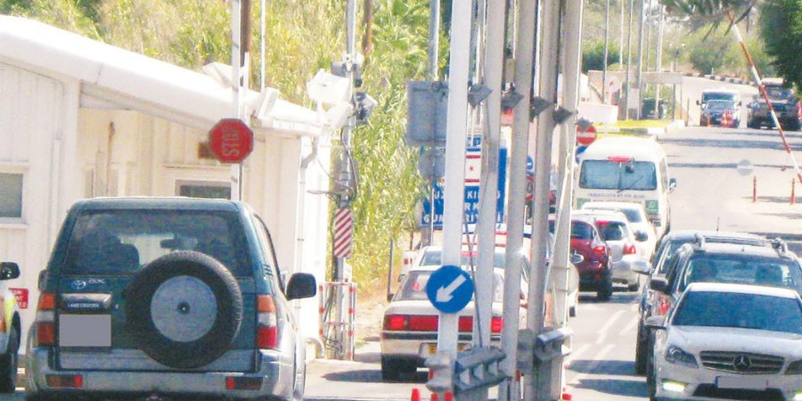 Μοτοσικλέτα με κυπριακές πινακίδες ενεπλάκη σε τροχαίο στα κατεχόμενα - «Θέρισε» κοπάδι προβάτων – Δύο τραυματίες - ΦΩΤΟΓΡΑΦΙΕΣ