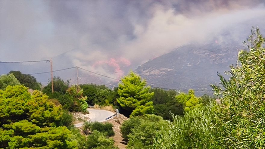 Ανεξέλεγκτη φωτιά στη Ζάκυνθο -  Απειλείται χωριό - ΦΩΤΟΓΡΑΦΙΕΣ 