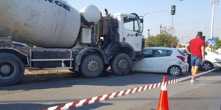 Τροχαίο ατύχημα – Συγκρούστηκε φορτηγό με αυτοκίνητο στο Δερβένι
