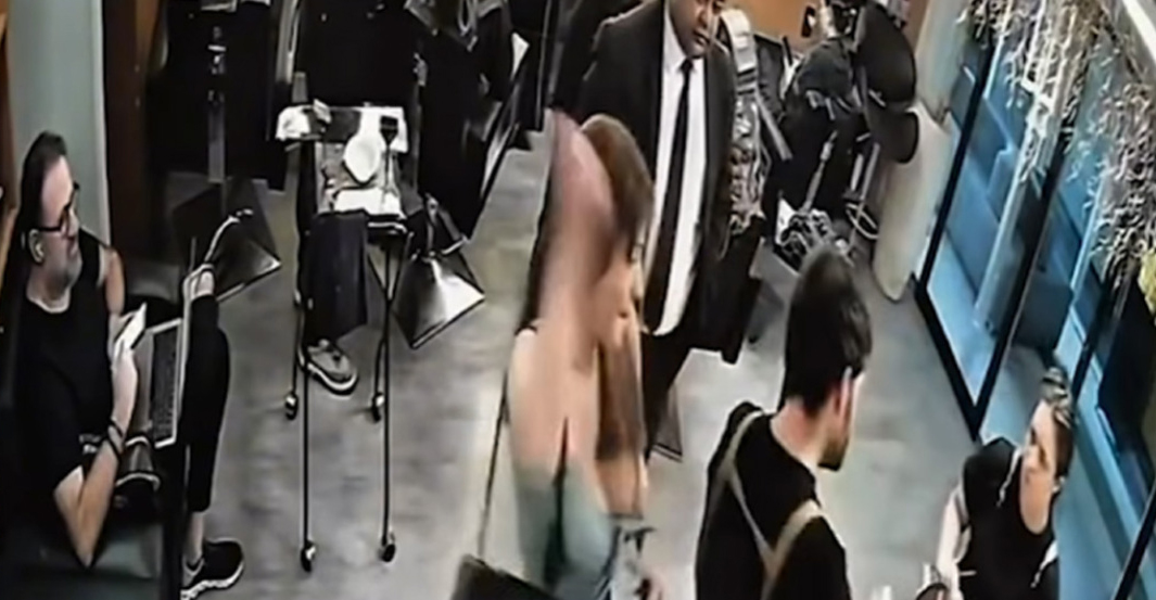 Video: Γυναίκα μαχαίρωσε κομμωτή επειδή δεν της άρεσε το κούρεμά της