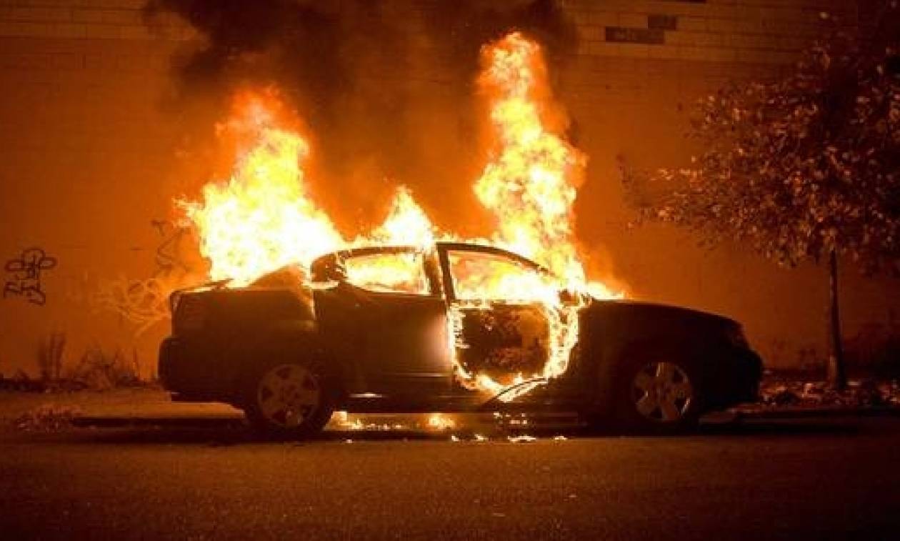 Νεαρός έβαλε φωτιά σε όχημα και το… μαρτύρησε από μόνος του στην Αστυνομία 