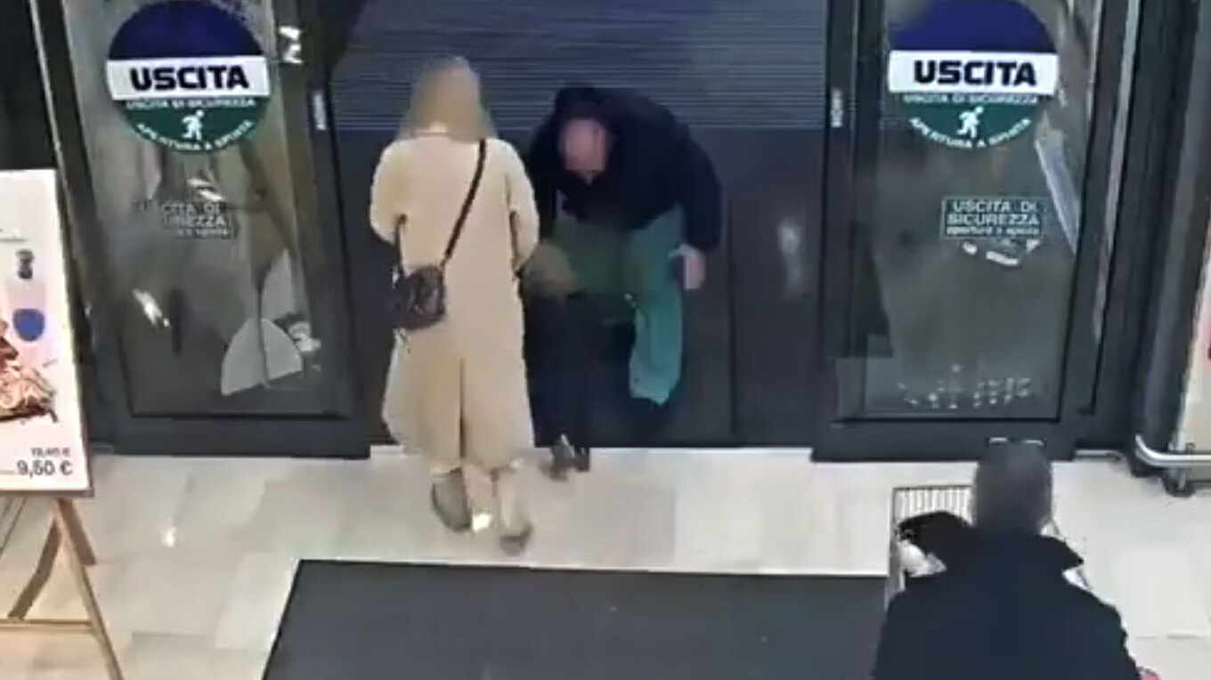 ΒΙΝΤΕΟ: Μετανάστης στην Ιταλία άρπαξε κοριτσάκι από τα χέρια της μαμάς του σε σούπερ μάρκετ