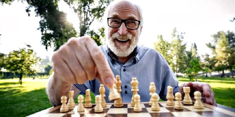 Σκάκι, σταυρόλεξα ή πλέξιμο; Ποιες δραστηριότητες είναι οι καλύτεροι προστάτες του μυαλού