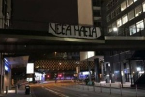 Άγιαξ: Οι οπαδοί γέμισαν το Λονδίνο με πανό «UEFA Mafia» (ΦΩΤΟΓΡΑΦΙΕΣ)
