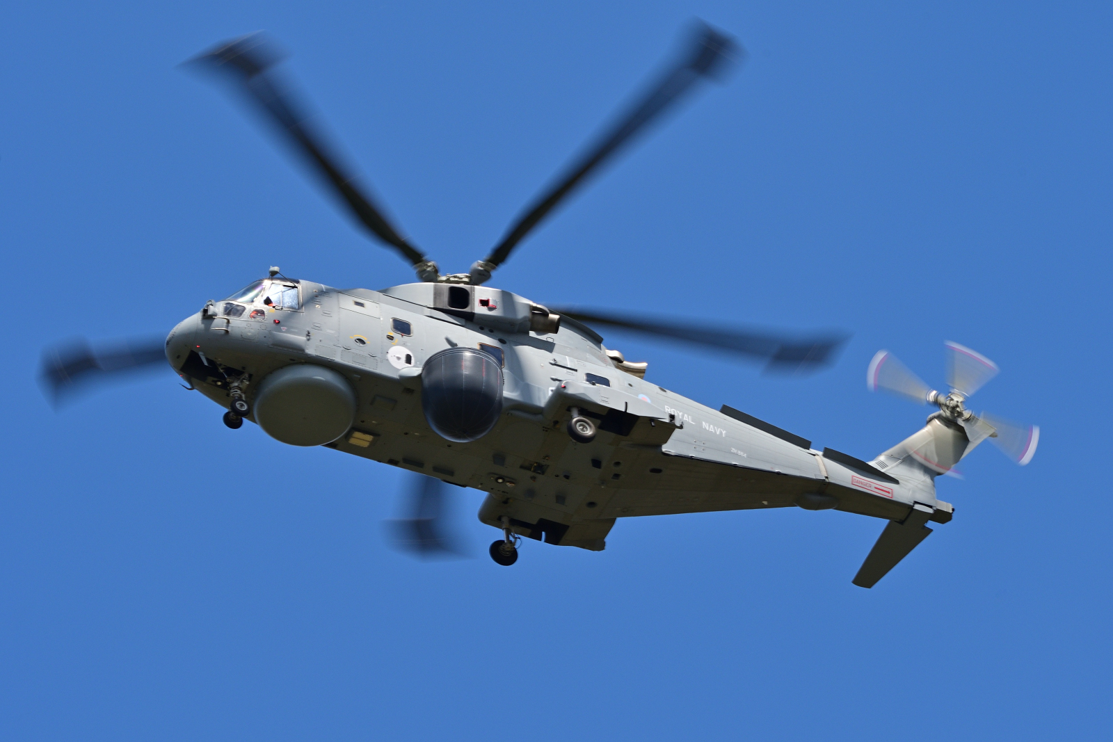 LIVE: Στη Βάση Ακρωτηρίου το ελικόπτερο Merlin - Ίσως αποπλεύσει αύριο ο «Δράκος» - «Οι Κύπριοι πολίτες δεν είναι μόνοι», είπε η Μέτσολα