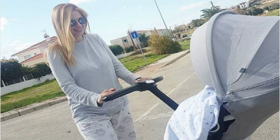 Χαμός στο Instagram με την βόλτα της Αριστοτέλους και της Μελίνας στην γειτονιά - Δείτε τα σχόλια για τις πιτζάμες της παρουσιάστριας - ΦΩΤΟΓΡΑΦΙΑ 