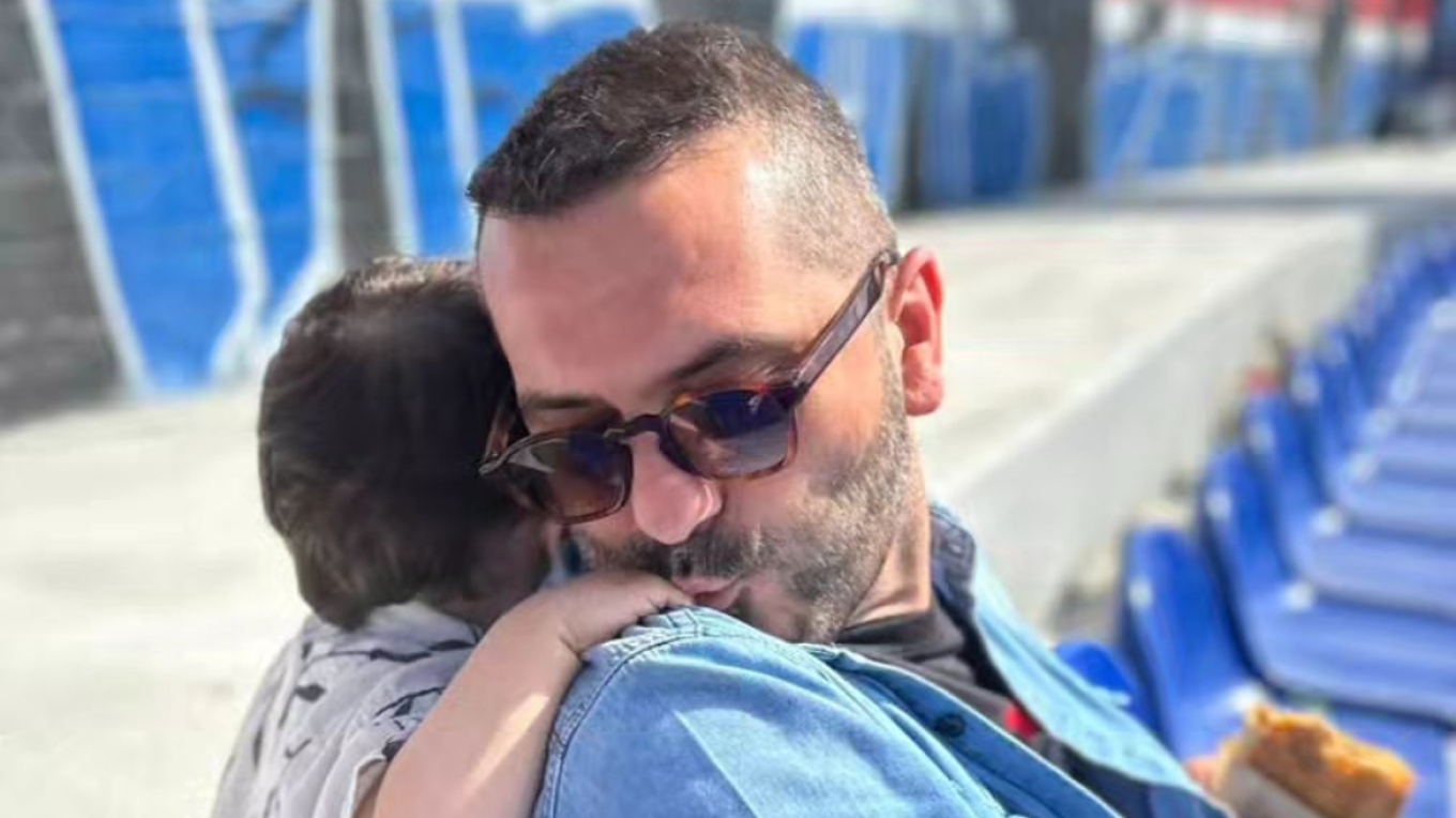 Λεωνίδας Κουτσόπουλος: Φωτογραφίζει τον γιο του στις διακοπές τους