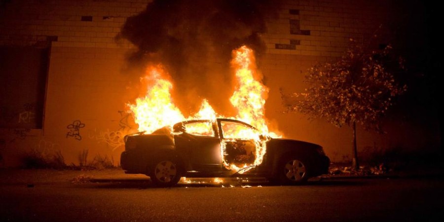 Φωτιά σε όχημα στην Πάφο με το πρώτο φως – Βρισκόταν εγκαταλελειμμένο στην άκρη του δρόμου
