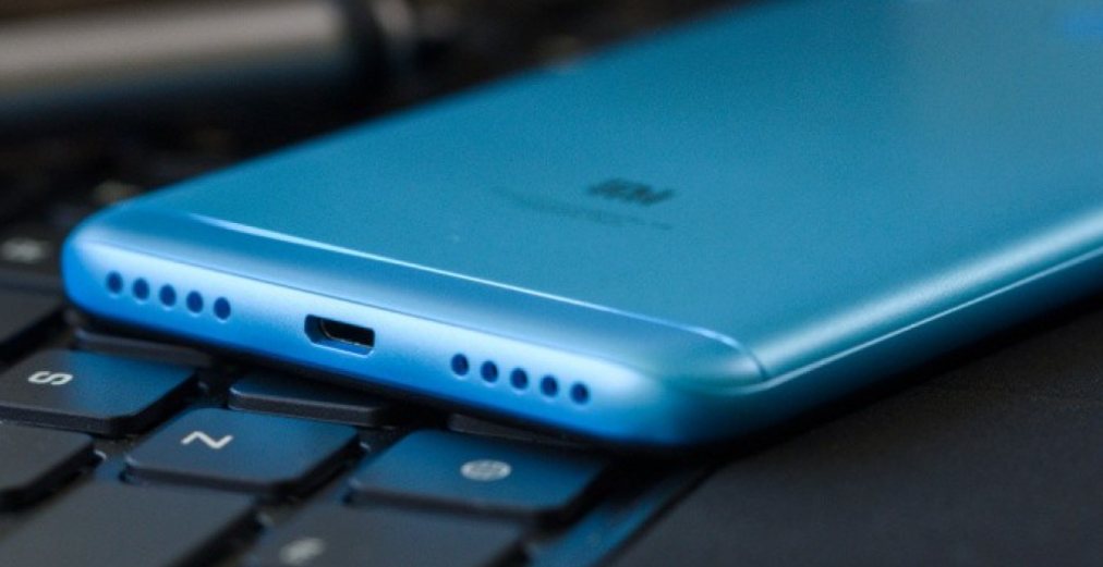 Αυτά τα κινητά θα πρέπει να έχουν μπαταρίες που θα μπορούμε να τις βγάζουμε - Πότε θα εφαρμοστεί