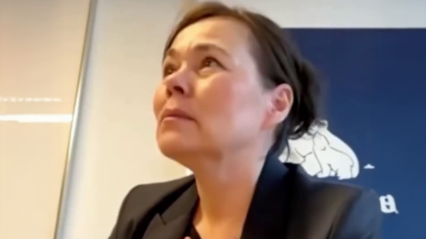 Έβαλε τα κλάματα σε ζωντανή σύνδεση η ΥΠΕΞ της Γροιλανδίας μετά τη συνάντηση με Τραμπ - «Είμαι καταβεβλημένη»