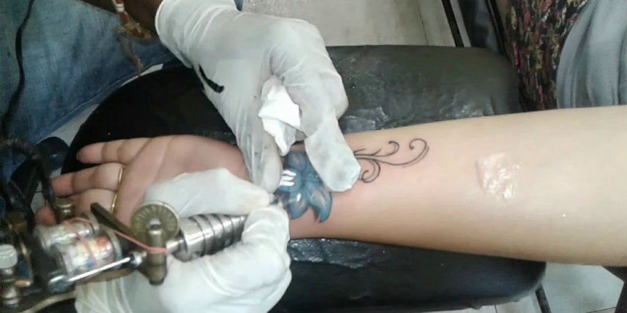 ΚΥΠΡΟΣ: Απαγόρευση τατουάζ σε ανήλικους – Με συγκατάθεση κηδεμόνα οι άνω των 16