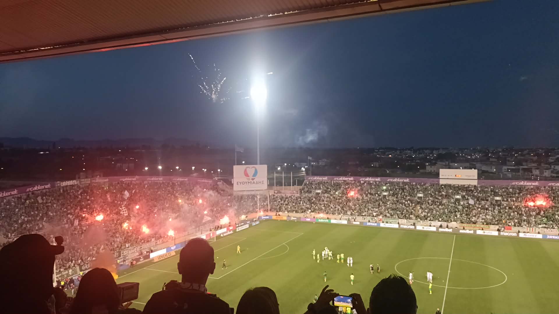 Το τελικό σφύριγμα και ο χαμός στο ΓΣΠ από τους Ομονοιάτες - Δείτε βίντεο