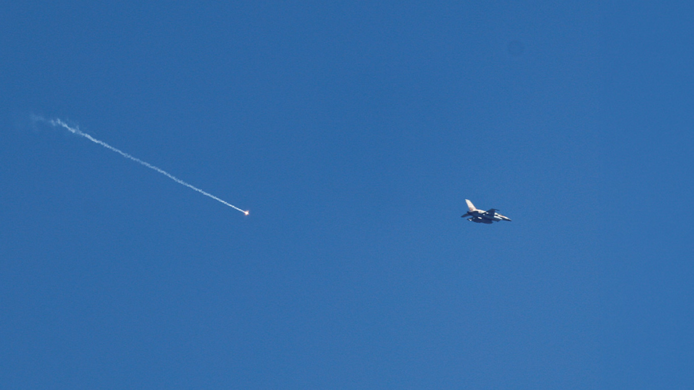 LIVE: «Χτυπήσαμε ισραηλινό F-16» λένε οι Ιρανοί - Το Ισραήλ αρνείται ότι επιτέθηκε στην πυρηνική εγκατάσταση Νατάνζ και «δείχνει» τις ΗΠΑ