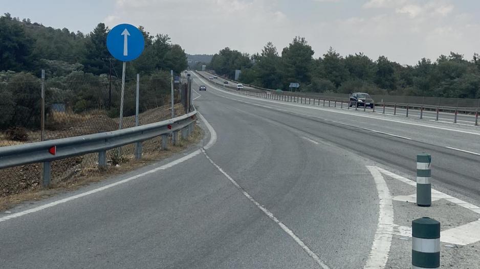 Οδηγοί Προσοχή: Στις φλόγες όχημα στον αυτοκινητόδρομο  - Κυκλοφοριακό «έμφραγμα» στο σημείο