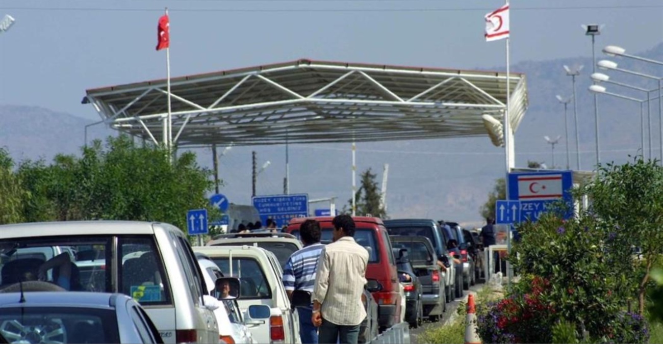 Ερχιουρμάν: Ο Χριστοδουλίδης «προσπαθεί να δυσκολέψει τις διελεύσεις» - Τι αναφέρουν Τ/κ πολίτες