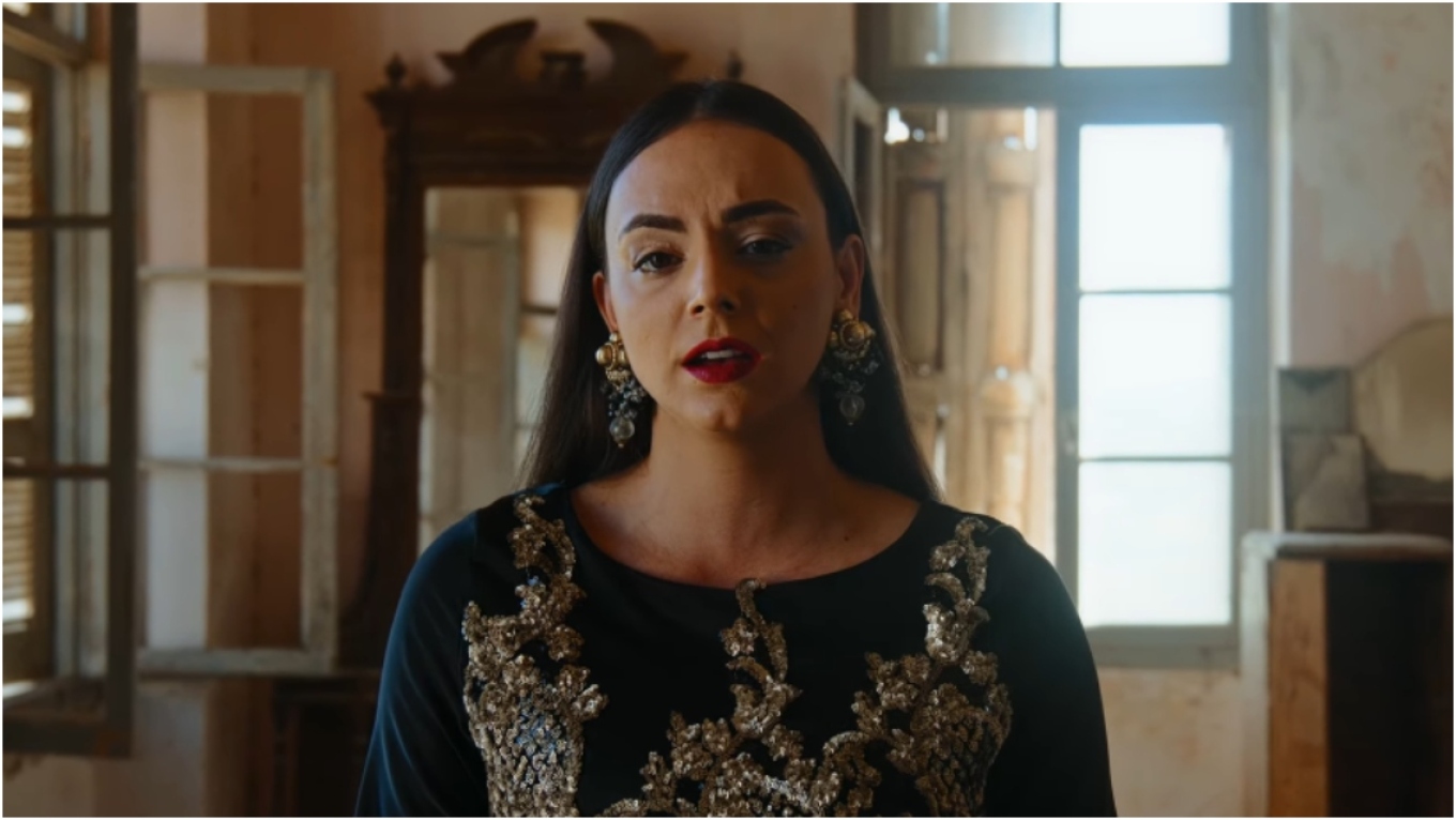 Ερήνη Τορνεσάκη: Η Κρητικιά τραγουδίστρια που διεκδικεί με ένα ριζίτικο υποψηφιότητα στα Grammy