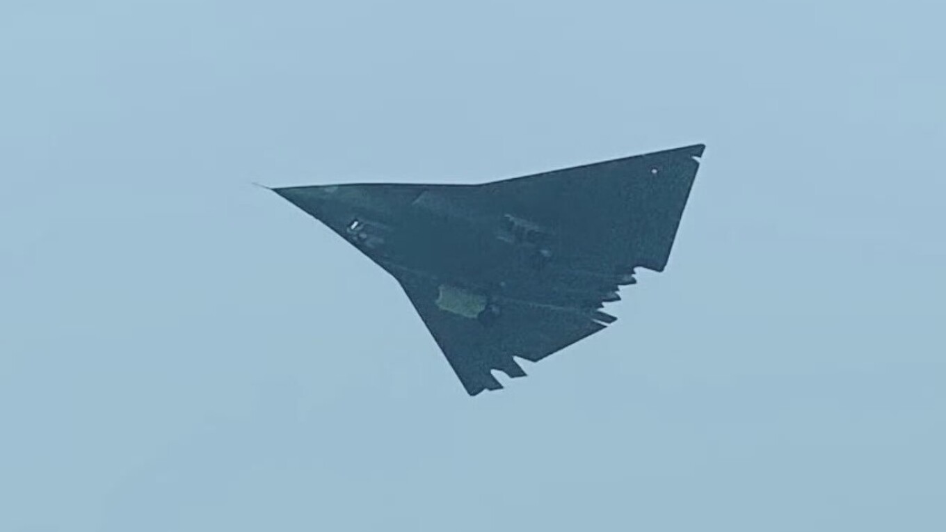 VIDEO: Η Κίνα θέλει να αλλάξει τους όρους του εναέριου πολέμου - Πλάνα αποκαλύπτουν το νέο μαχητικό stealth J-36