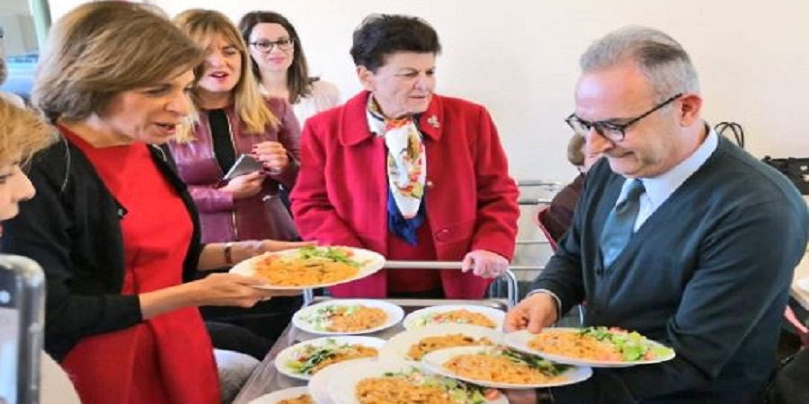 ΔΗΣΥ: Σέρβιραν φαγητό σε ηλικιωμένους και τους υποσχέθηκαν μεγαλύτερη στήριξη - ΦΩΤΟΓΡΑΦΙΕΣ