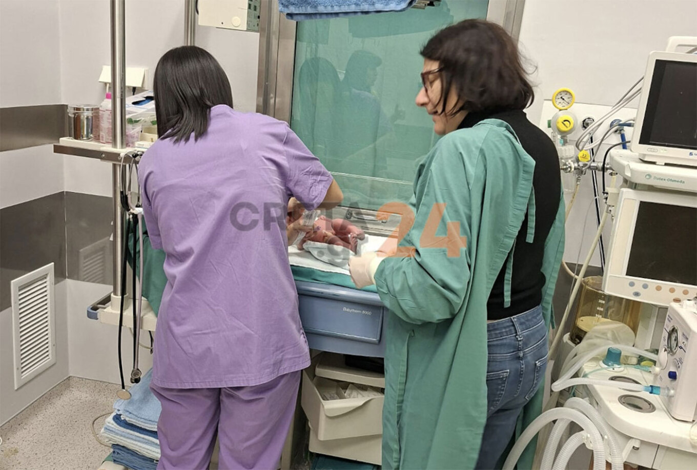 Σαν ταινία του Χόλυγουντ: Γέννησε μέσα στο αυτοκίνητο στη θέση του συνοδηγού - «Πέτρο, ηρέμησε και τρέχα», είπε στον άνδρα της