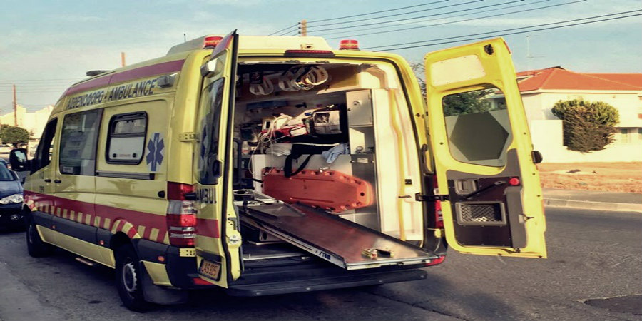  ΛΕΜΕΣΟΣ: Όχημα παρέσυρε πεζή – Ασθενοφόρο στη σκηνή