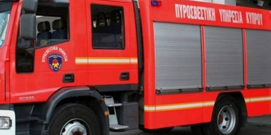 Τυλίχθηκαν στις φλόγες δύο αυτοκίνητα τα ξημερώματα στην Πάφο - Ήταν σταθμευμένα σε κεντρικό δρόμο κάτω από πολυκατοικία