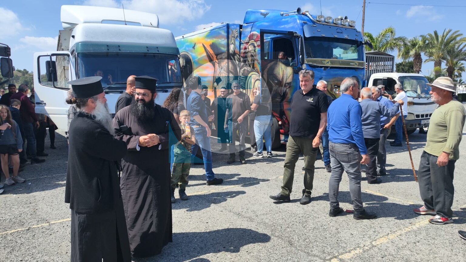 Χάος στον κυκλικό κόμβο Ριζοελιάς: Προειδοποιούν οι κτηνοτρόφοι ότι θα κλείσουν το αεροδρόμιο - Τελεσίγραφο μίας ώρας