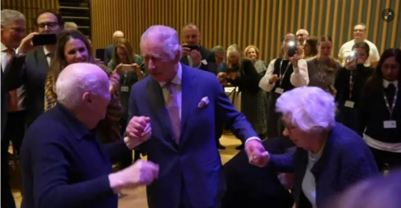 Βασιλιάς Κάρολος: Ο χορός του με την αδερφή της Άννας Φρανκ - Δείτε βίντεο