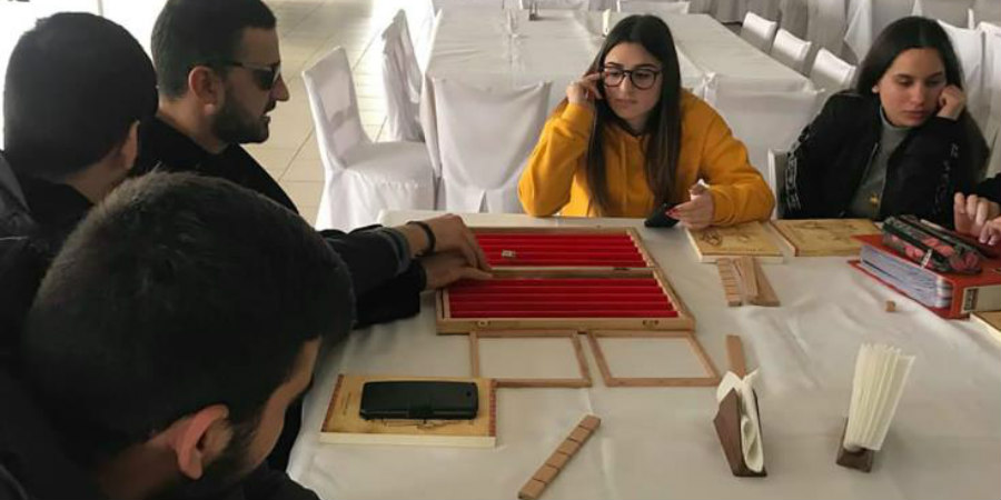 Μαθητές του Λυκείου Παραλιμνίου κατασκεύασαν τάβλι για τυφλούς