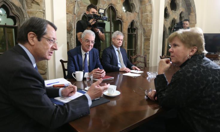 Μιάμιση ώρα διήρκησε η συνάντηση Προέδρου Αναστασιάδη με Λουτ - Έφυγε αμίλητη η ειδική απτεσταλμένος του ΟΗΕ