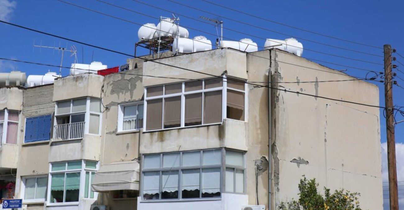 Σοβαρές καταγγελίες για επικίνδυνα κτίρια στη Λεμεσό – «Αρμόδιοι κάντε άμεσα έρευνα» - Φωτογραφίες 